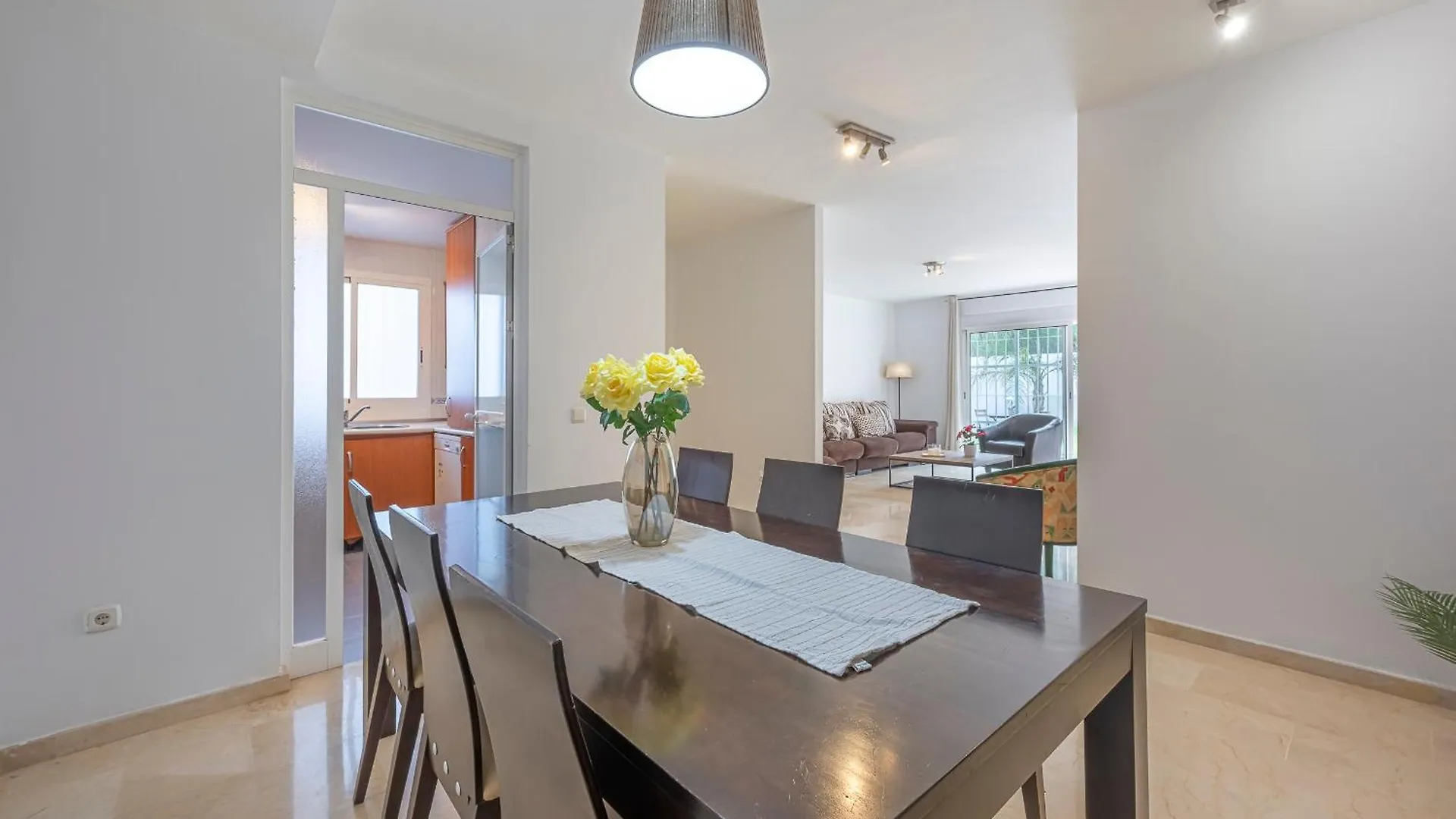 Homestay Dolmen Group- Jardines Andalucia Banus Apartment Marbella