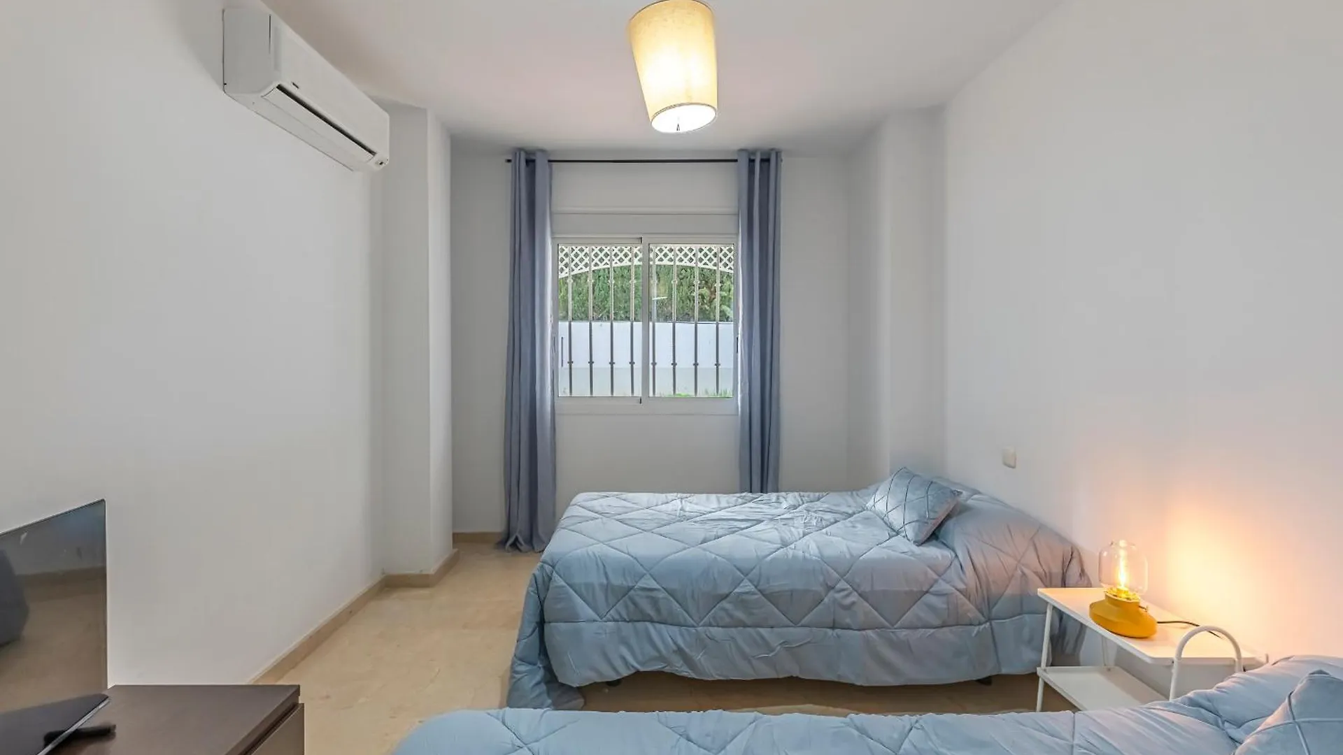 Dolmen Group- Jardines Andalucia Banus Apartment Marbella Homestay