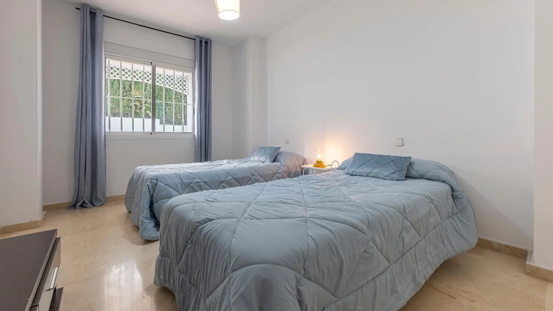Homestay Dolmen Group- Jardines Andalucia Banus Apartment Marbella