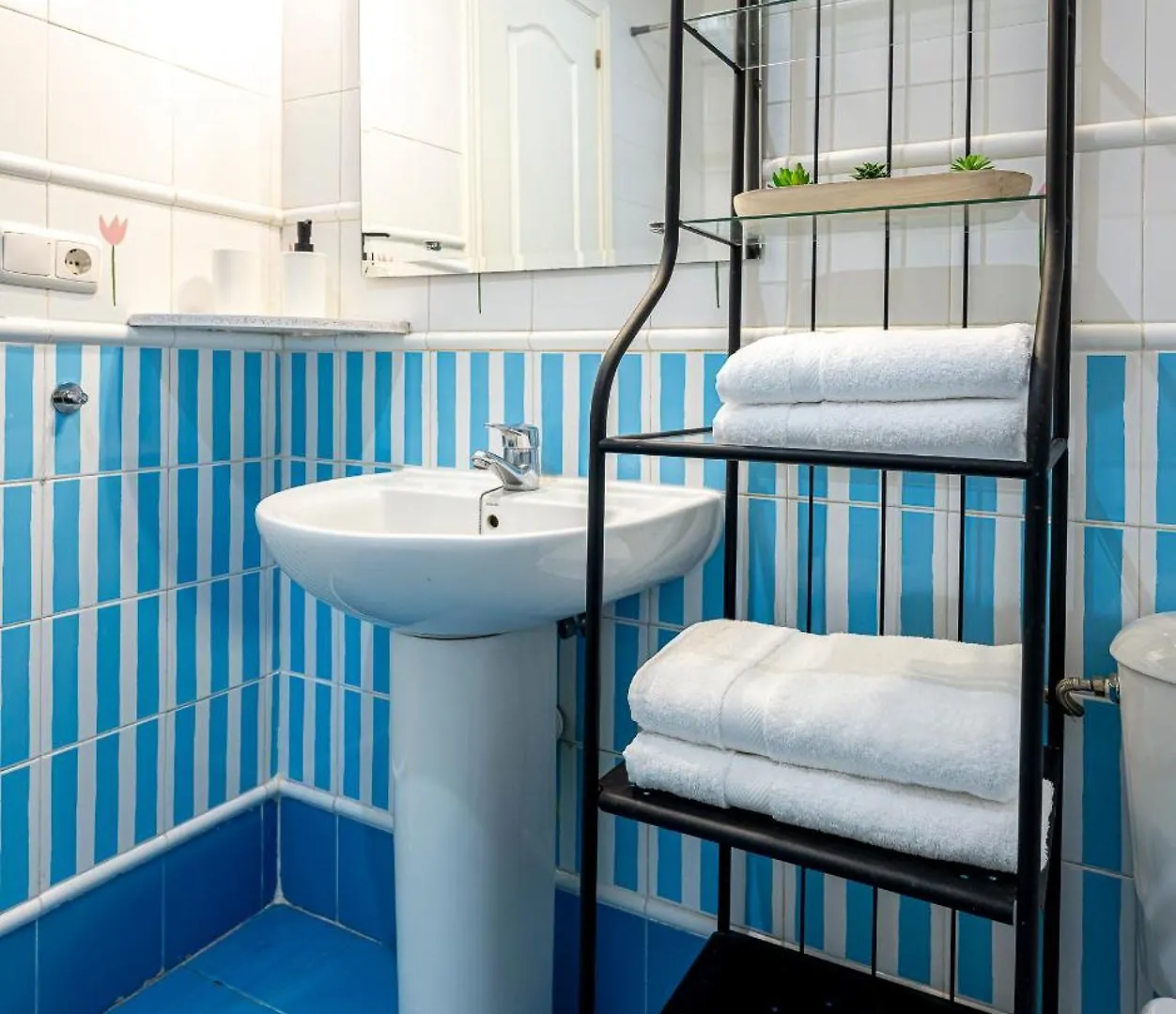 Dolmen Group- Jardines Andalucia Banus Apartment Marbella Homestay