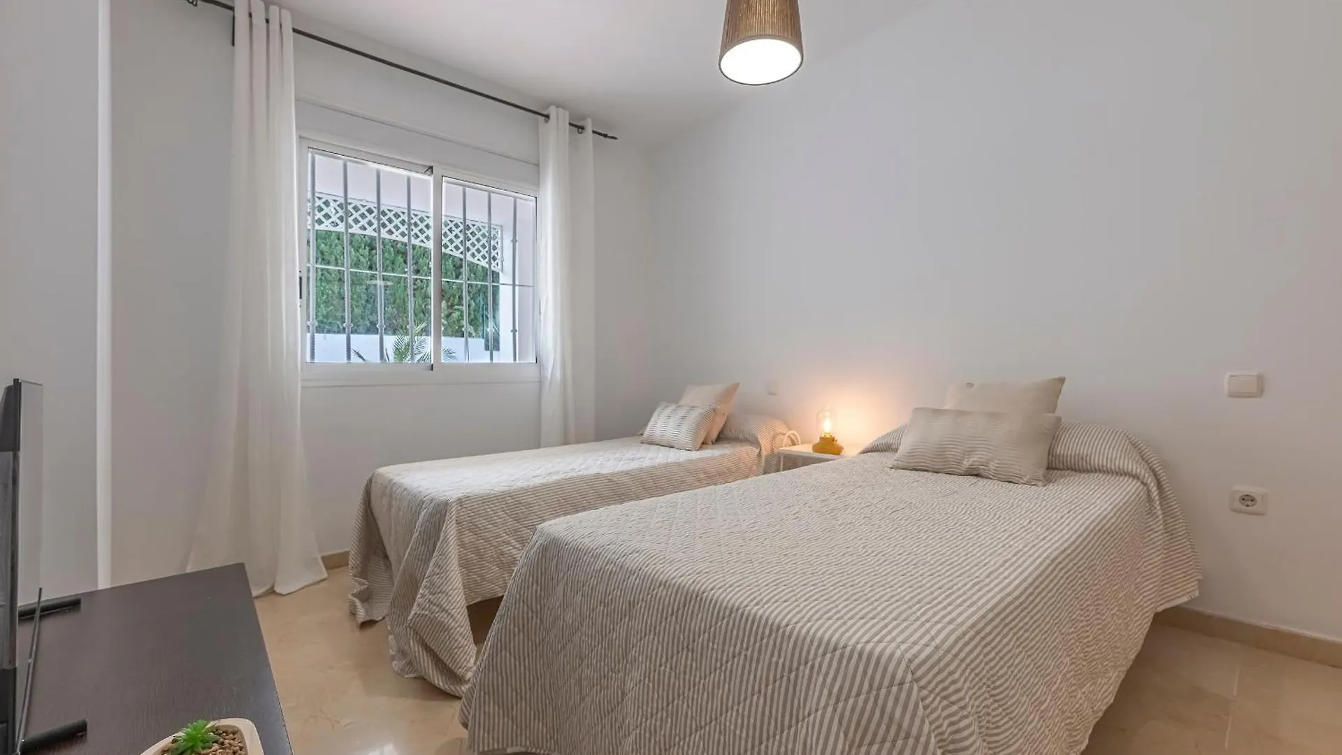 Homestay Dolmen Group- Jardines Andalucia Banus Apartment Marbella Spain