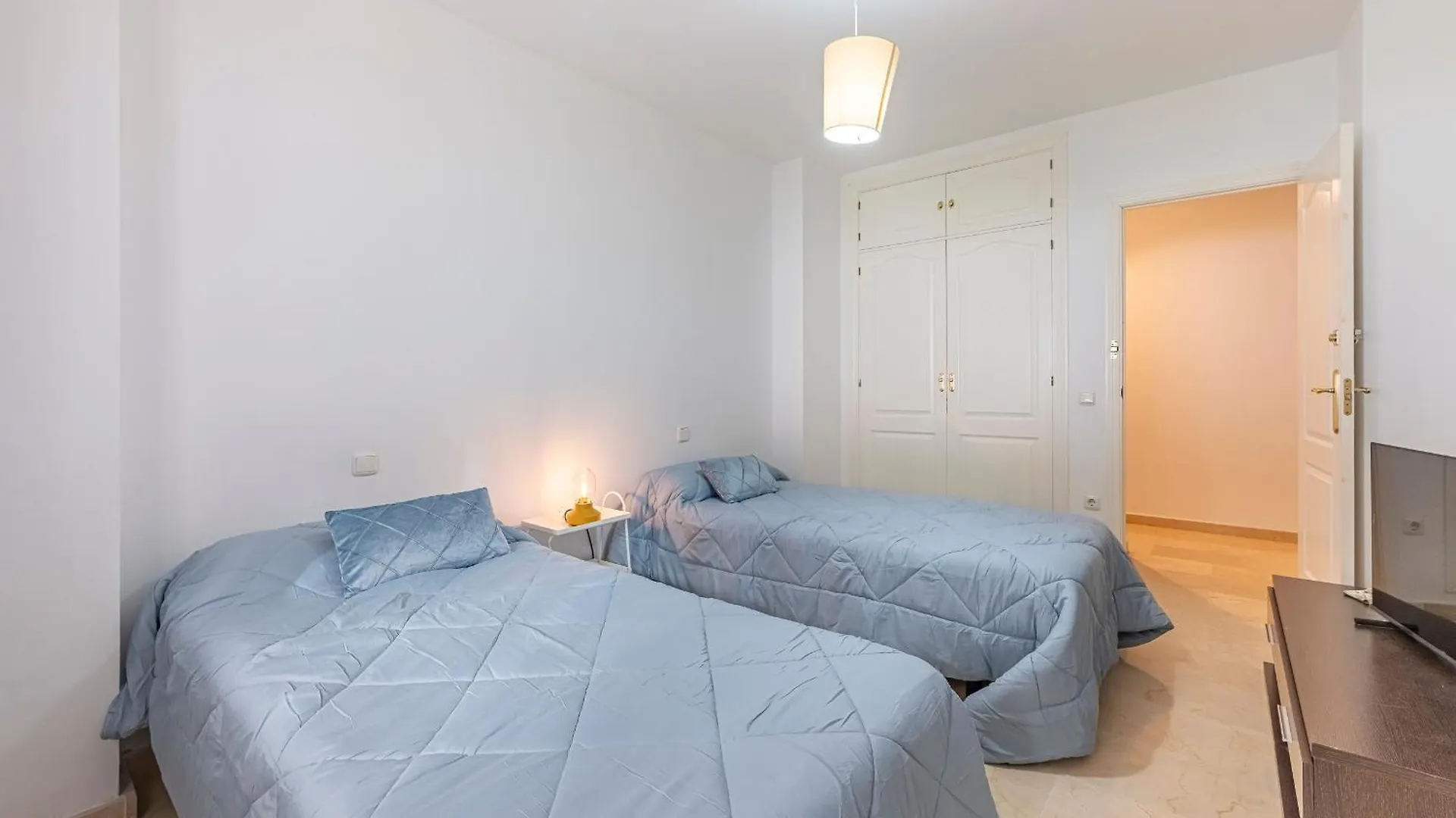 Homestay Dolmen Group- Jardines Andalucia Banus Apartment Marbella