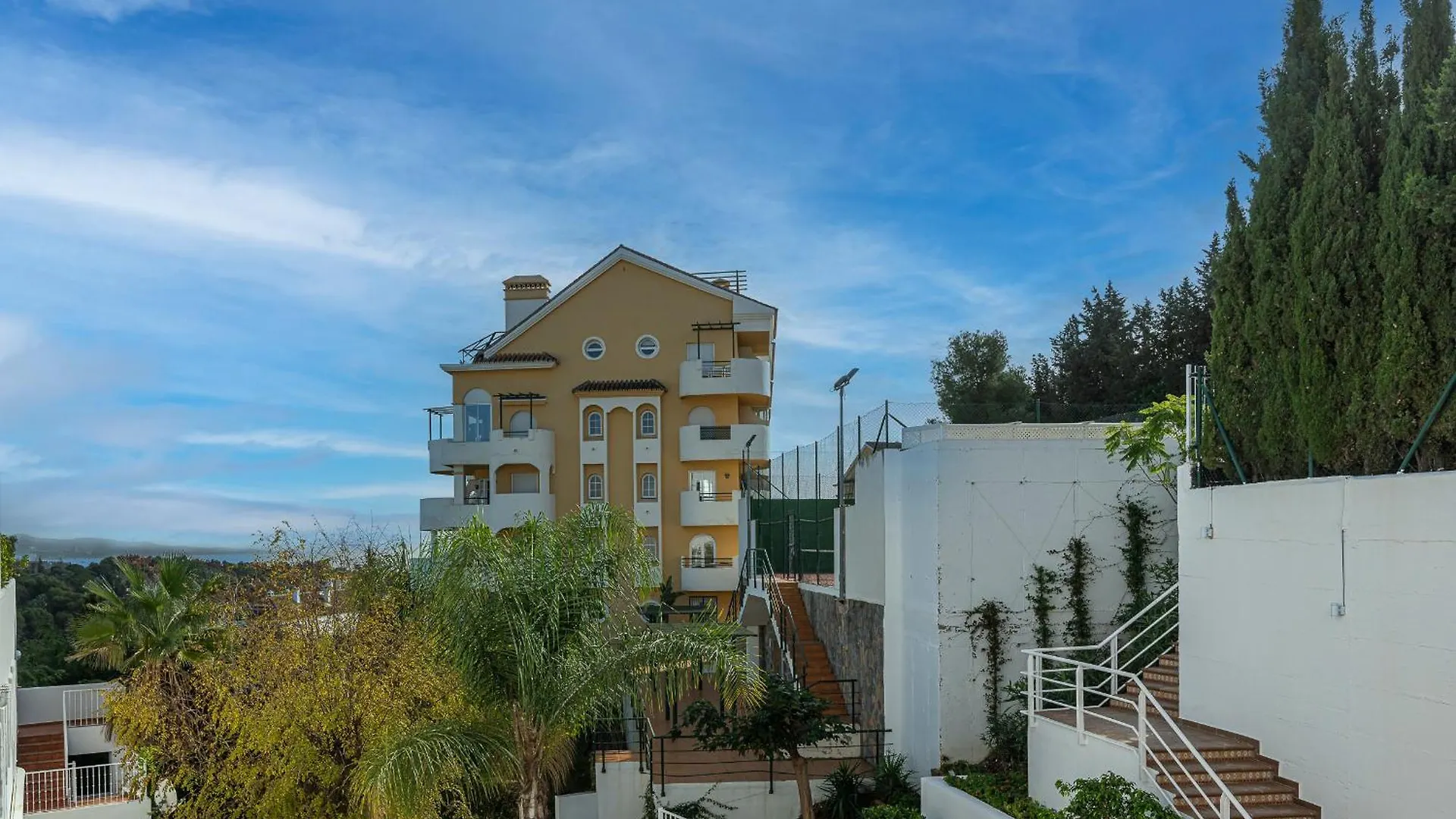 Dolmen Group- Jardines Andalucia Banus Apartment Marbella