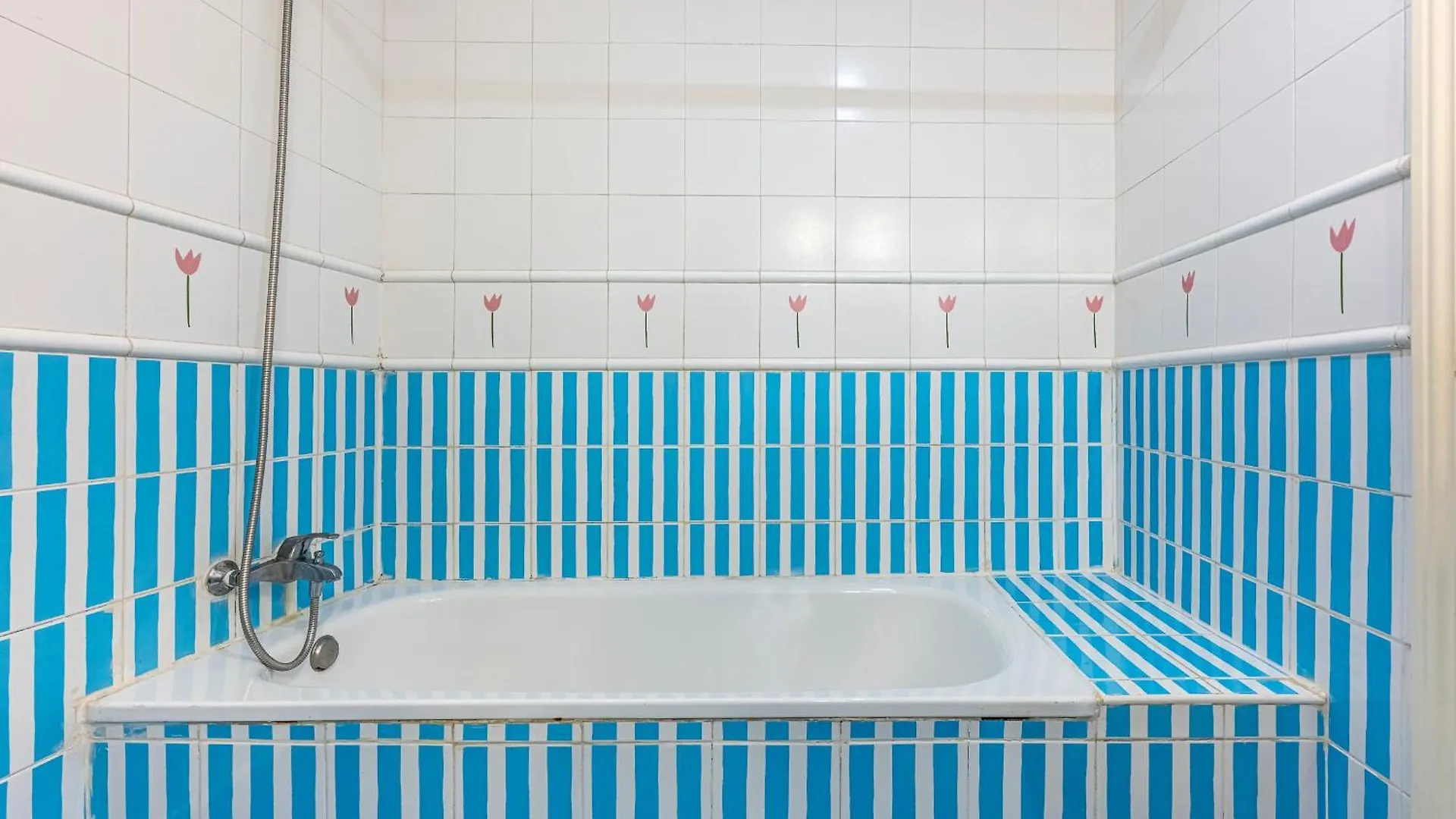 Homestay Dolmen Group- Jardines Andalucia Banus Apartment Marbella Spain