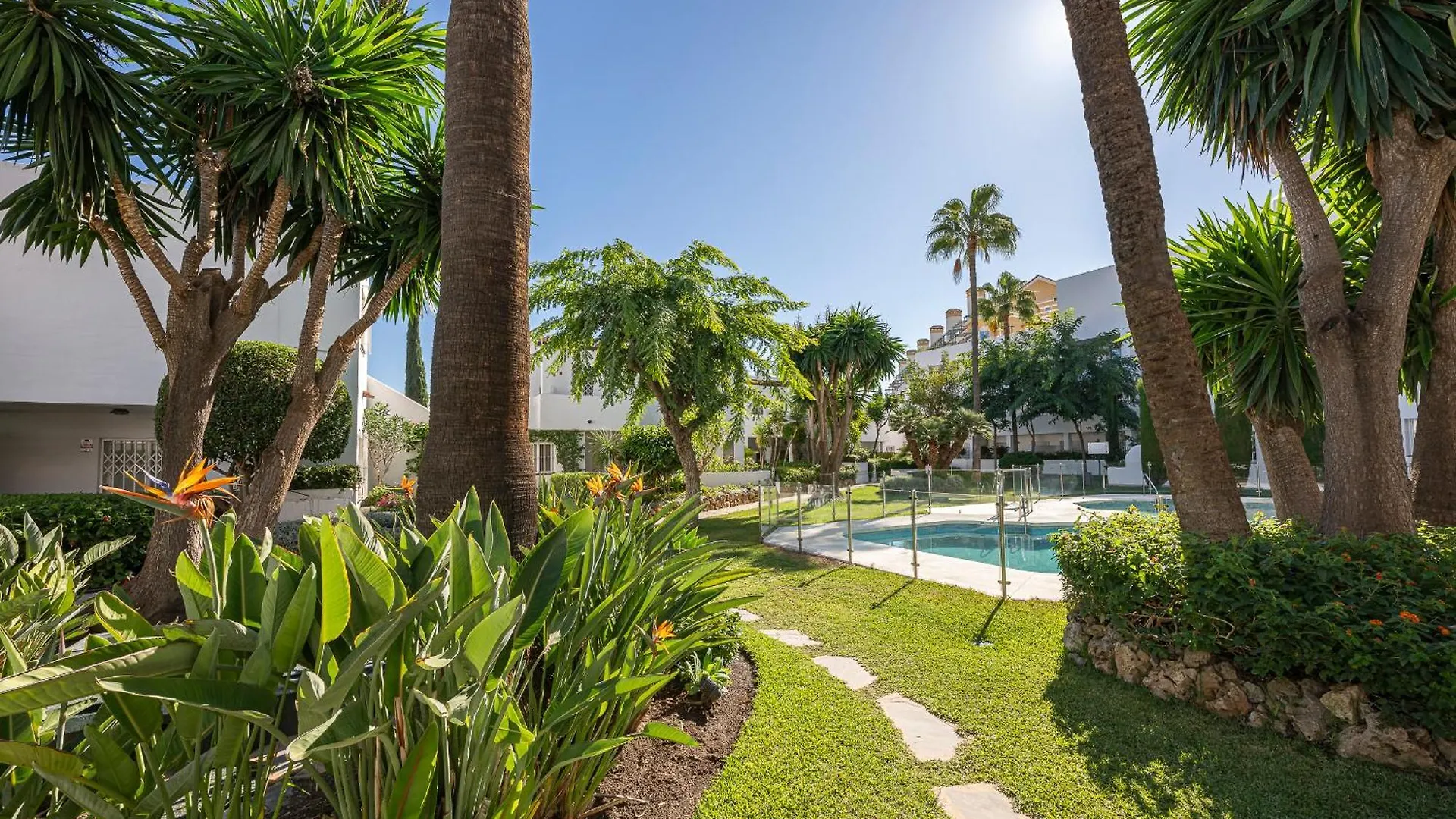 Homestay Dolmen Group- Jardines Andalucia Banus Apartment Marbella