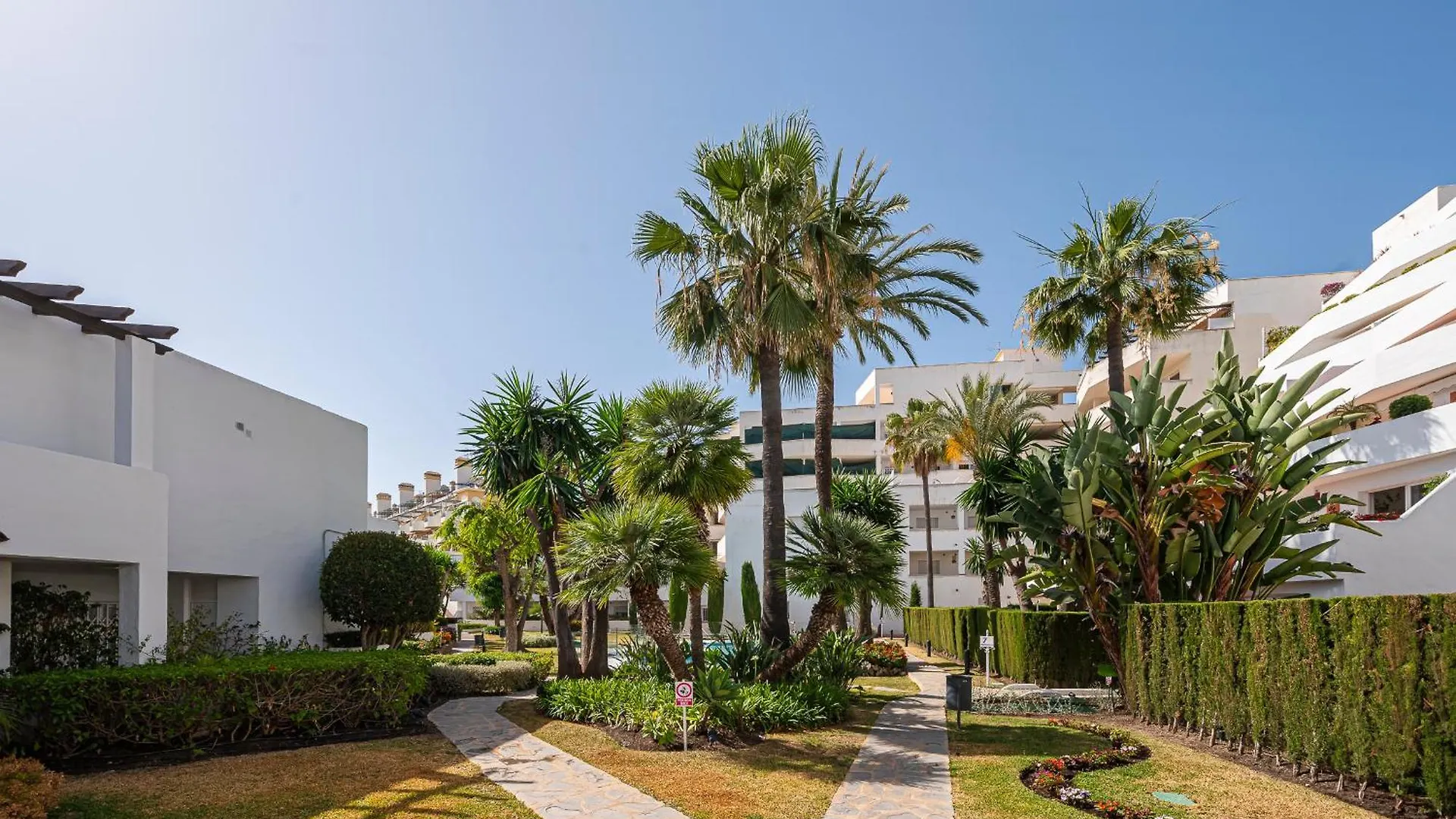 Dolmen Group- Jardines Andalucia Banus Apartment Marbella 0*,  Spain