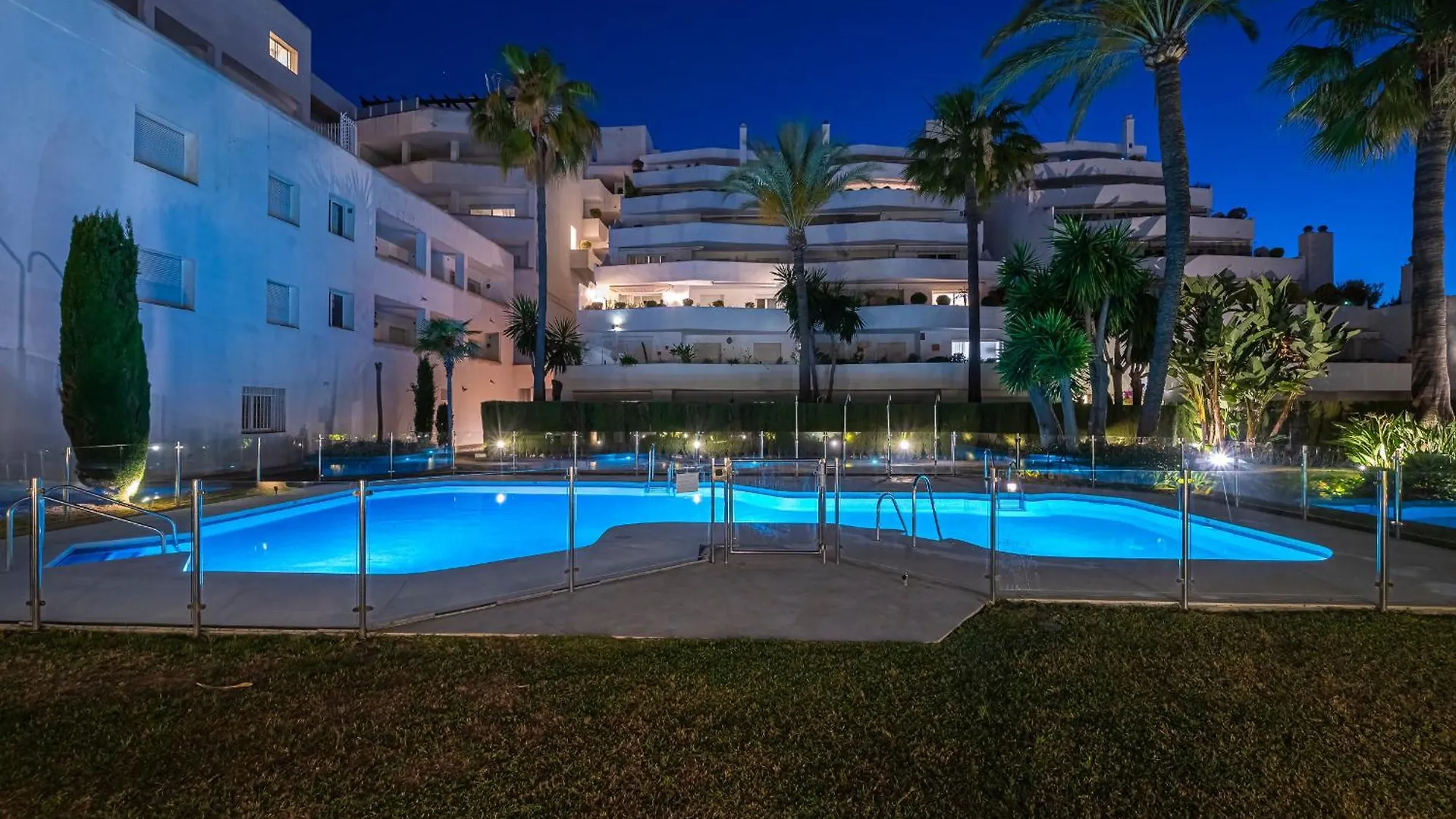 Homestay Dolmen Group- Jardines Andalucia Banus Apartment Marbella Spain