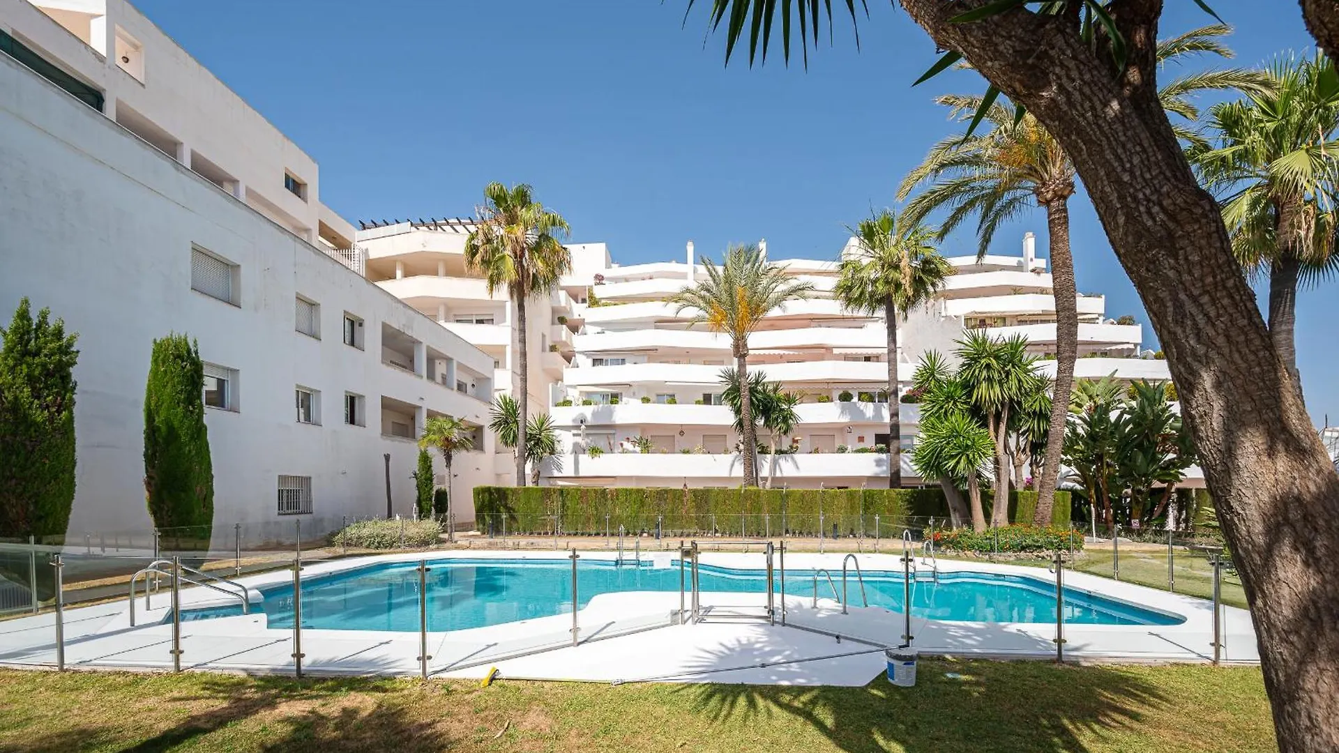 Dolmen Group- Jardines Andalucia Banus Apartment Marbella