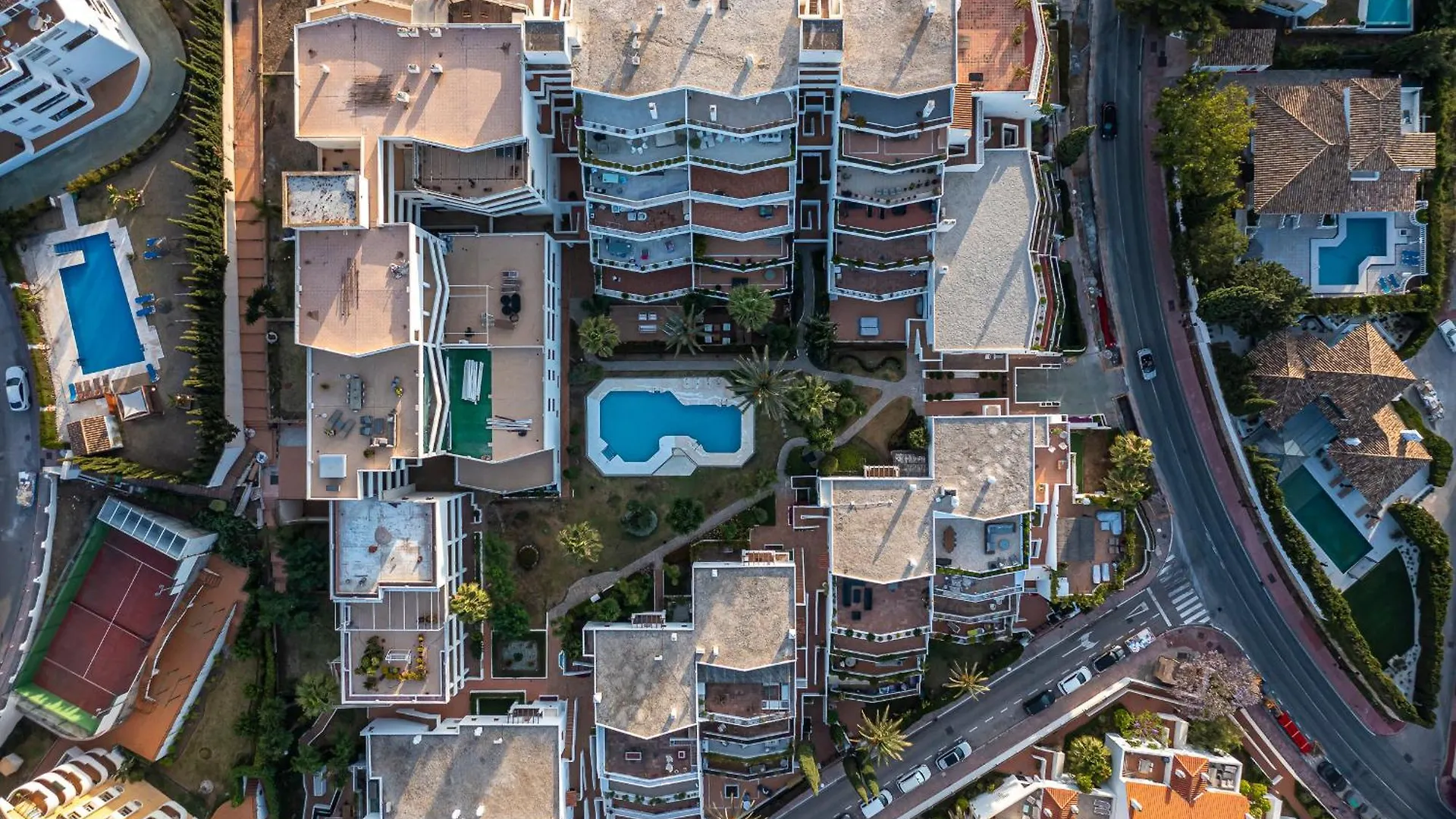 Dolmen Group- Jardines Andalucia Banus Apartment Marbella Homestay