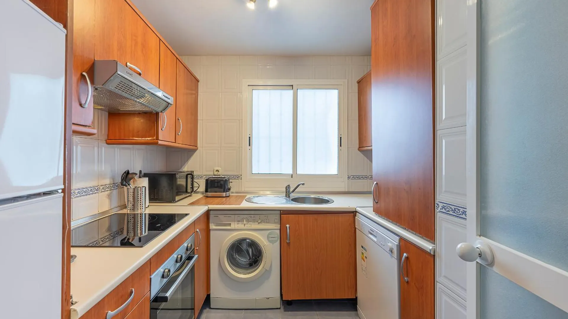 Dolmen Group- Jardines Andalucia Banus Apartment Marbella Homestay