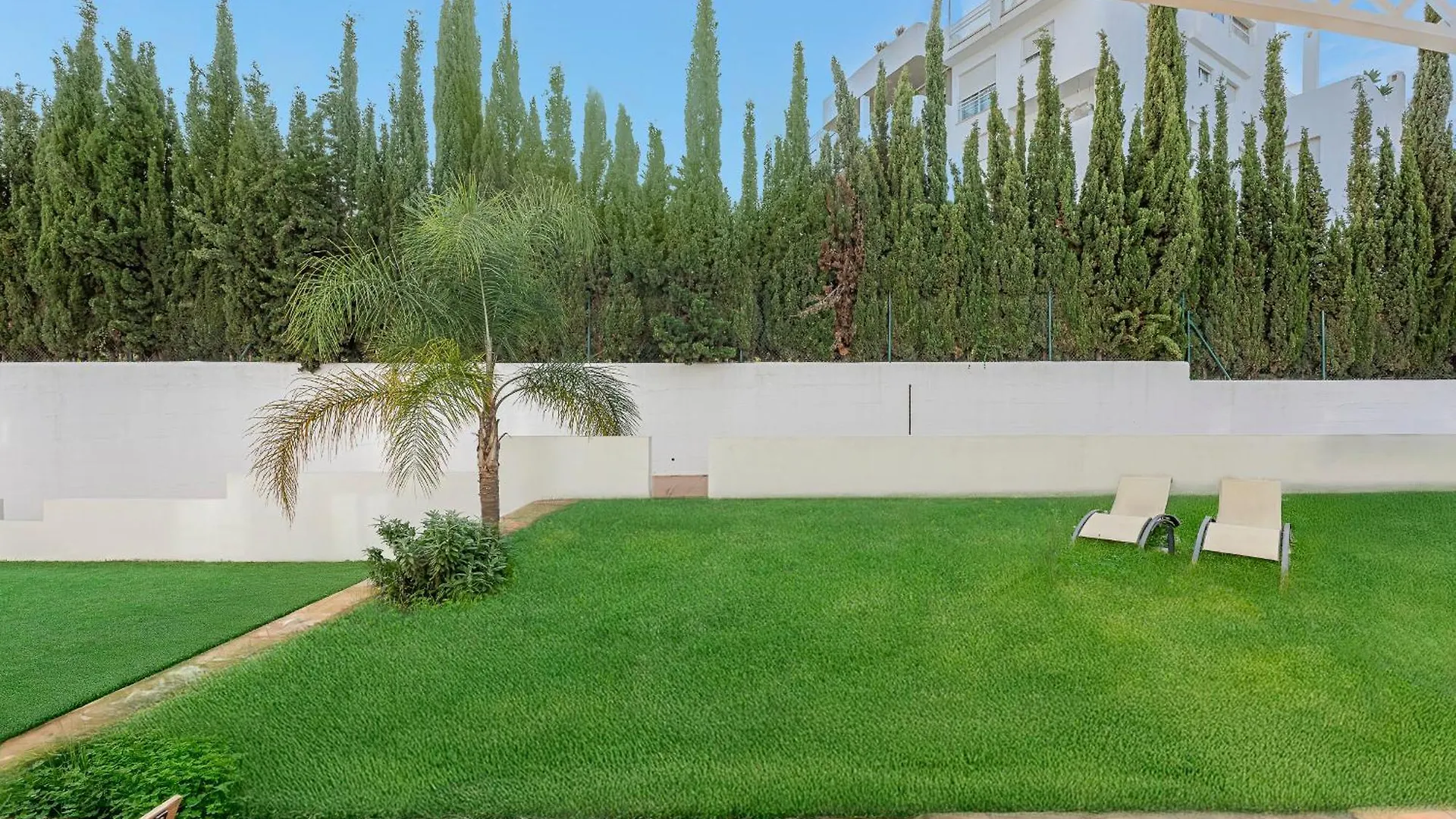 Dolmen Group- Jardines Andalucia Banus Apartment Marbella Homestay