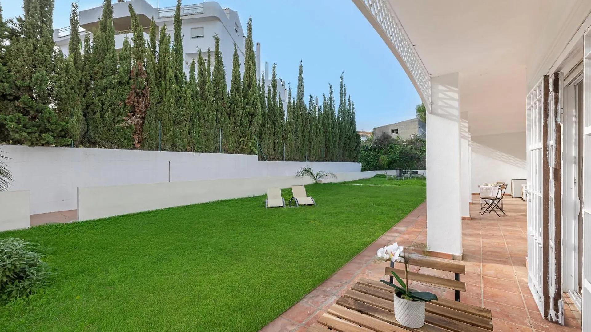 Homestay Dolmen Group- Jardines Andalucia Banus Apartment Marbella